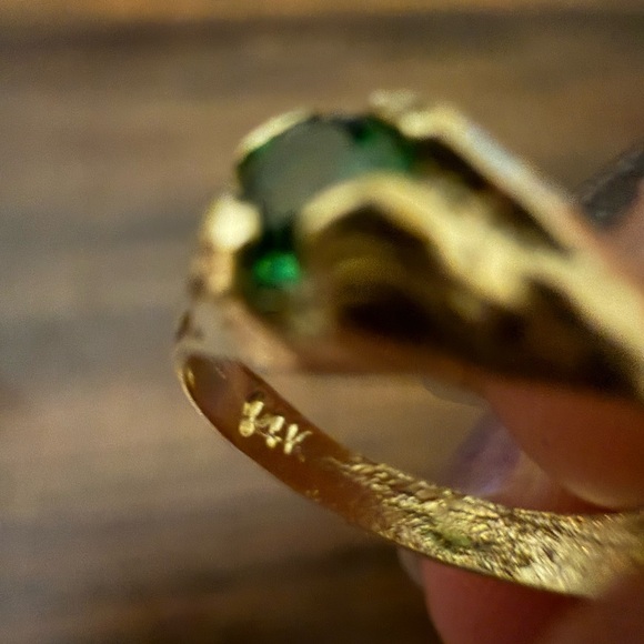 14kt solid yellow gold green stone baby ring or charm - Picture 4 of 5